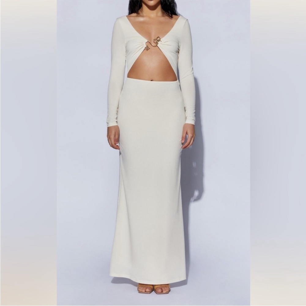 Meshki Cream Long Sleeve Dress with Cut-Out Design 🍨🫒🍸